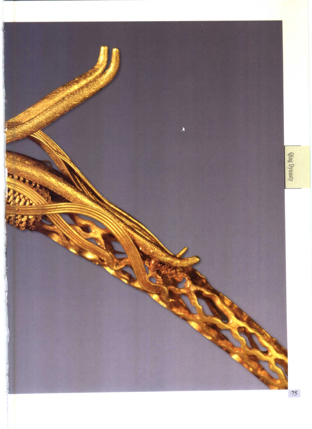 《北京文物鉴赏》明清金银首饰[中英文本]_X018-玉石珠宝鉴定教程最新合集_5、玉石鉴定专题全套课程_玉石电子书_中国古代金银首饰
