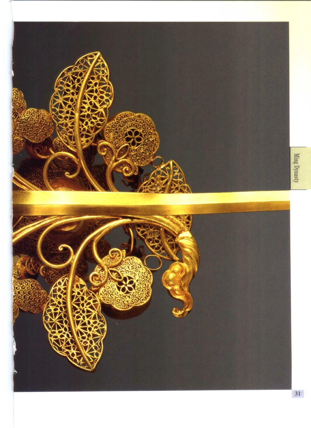 《北京文物鉴赏》明清金银首饰[中英文本]_X018-玉石珠宝鉴定教程最新合集_10、文玩首饰金银首饰专题资料（宋元明）