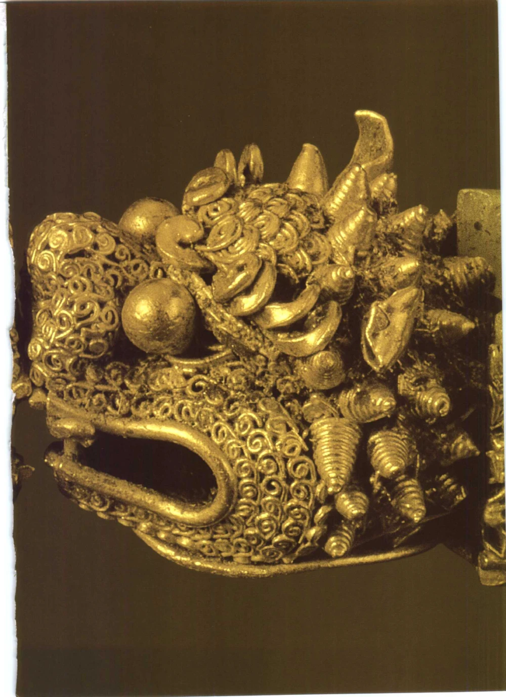 《北京文物鉴赏》明清金银首饰[中英文本]_X018-玉石珠宝鉴定教程最新合集_10、文玩首饰金银首饰专题资料（宋元明）