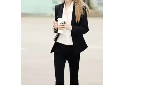 面试着装搭配技巧（女生篇）_2025春招题库汇总_十大行测题库_2023年十大热门题库更新中_09、易考汇总_银行面试_面试礼仪及技巧_面试着装+肢体语言_面试着装礼仪