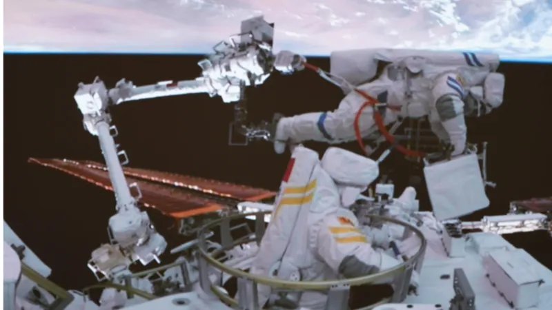 丹丹老师2024新年贺词PPT_2026考公资料_（49）政治理论合集_政治理论名师类_常识2025丹丹国省考常识全家桶（系统课+套题课+冲刺课）_讲义_重要热点课程赠送资料